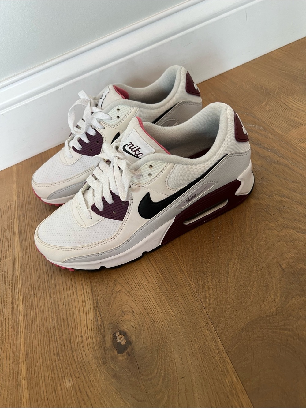 NIKE 8.5 shoes